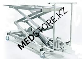 Тележка с гидравлическим подъемником для загрузки тел в камеру.